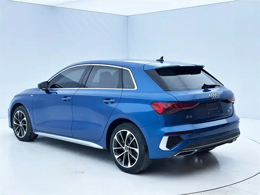 Audi A3 2023 Sportback 35 TFSI Aggressive Sports 2023 — миниатюра 2