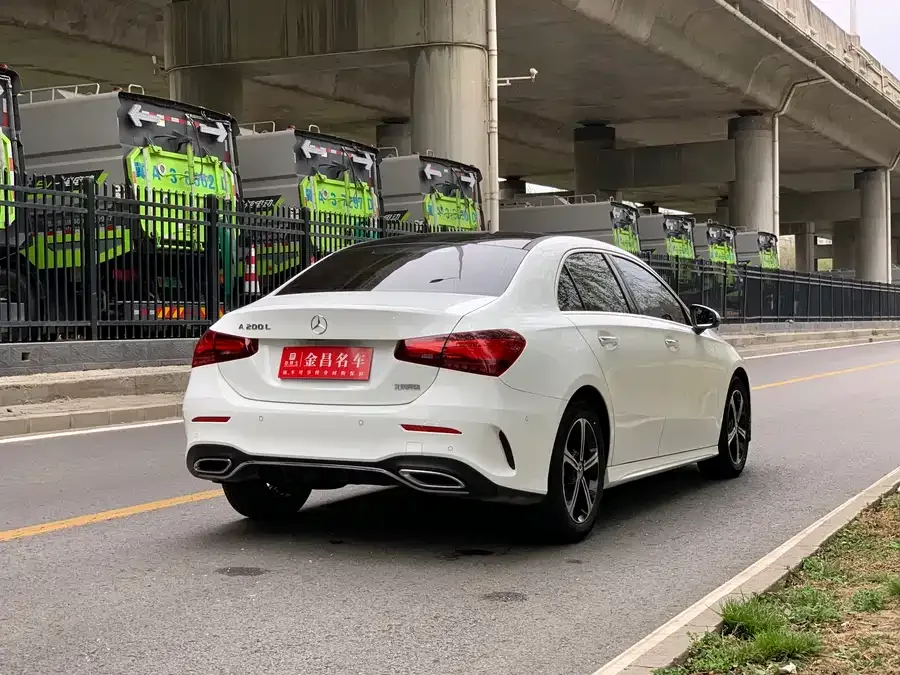 Mercedes-Benz Class A Mercedes-Benz A-Class 2023 A 200 L Fashion Edition 2023 — миниатюра 2