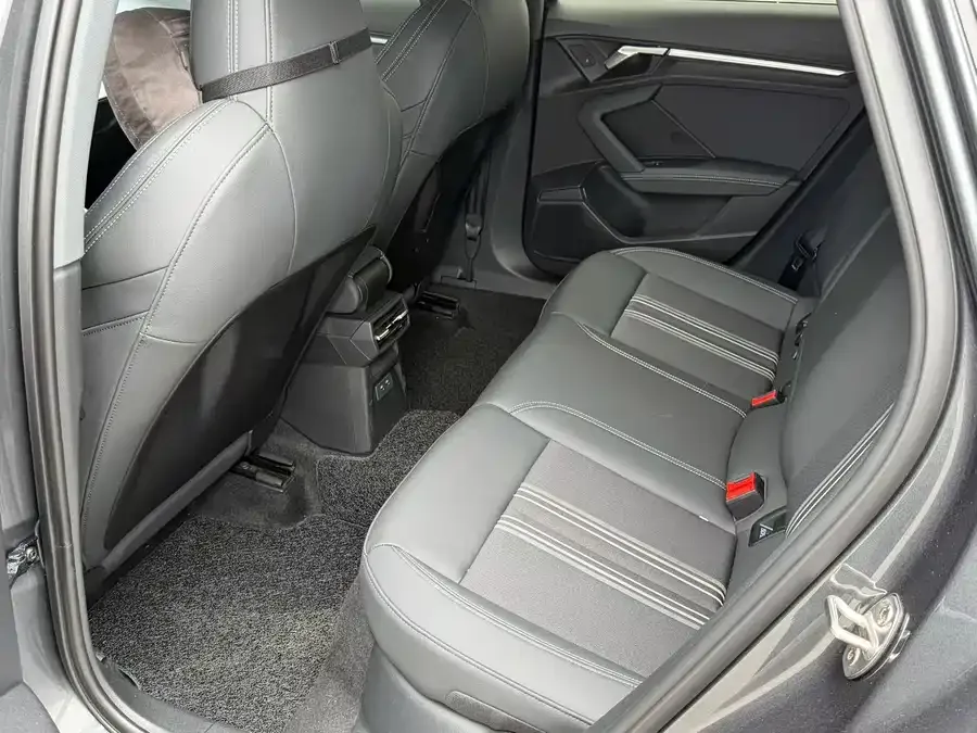 Audi A3 2024 Sportback 35 TFSI Enterprising and Elegant Model 2024 — миниатюра 2