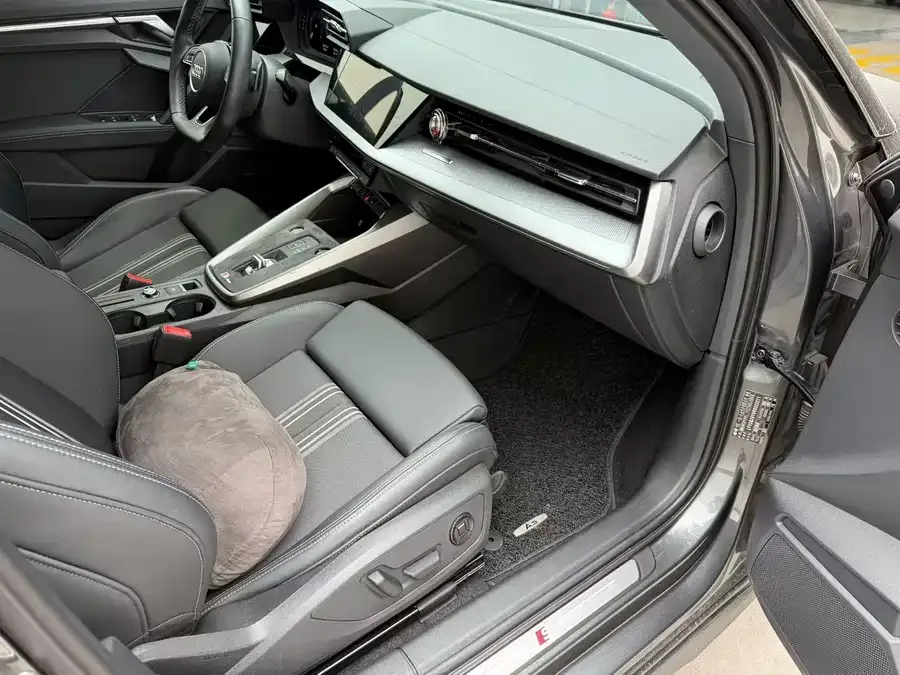 Audi A3 2024 Sportback 35 TFSI Enterprising and Elegant Model 2024 — миниатюра 3