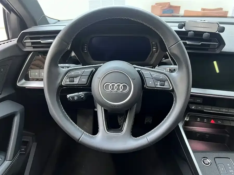 Audi A3 2023 A3L Limousine 35 TFSI Fashion Sports 2023 — миниатюра 2