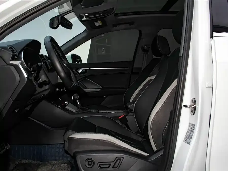 Audi Q3 2024 35 TFSI Fashion Dynamic Edition 2024 — миниатюра 4
