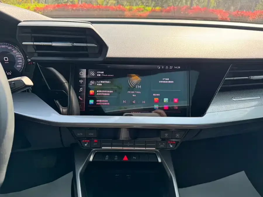 Audi A3 2023 Sportback 35 TFSI stylish and sporty 2023 — миниатюра 5