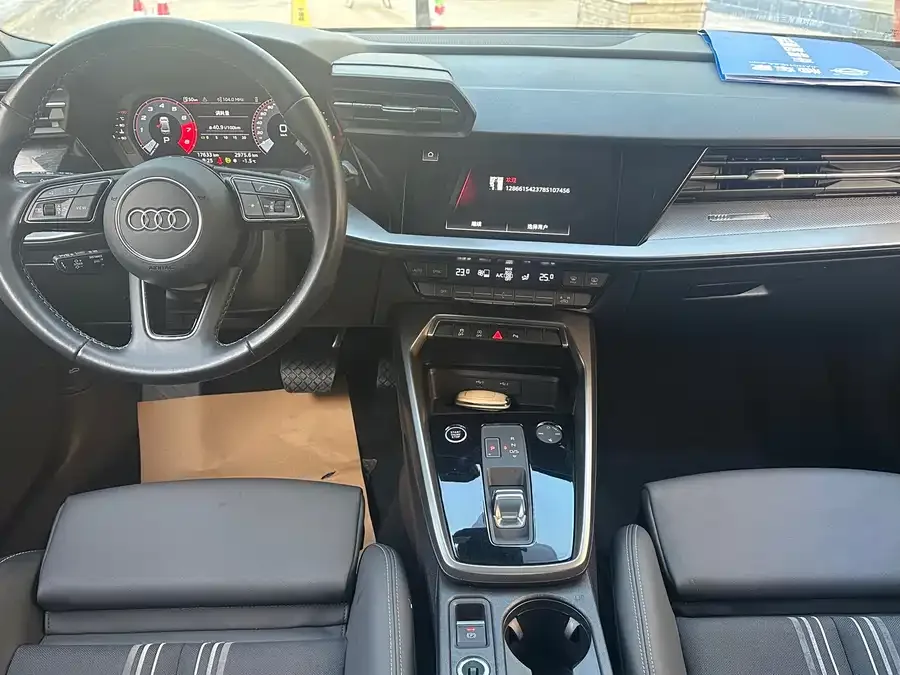 Audi A3 2024 A3L Limousine 35 TFSI Fashion Sports 2024 — миниатюра 3