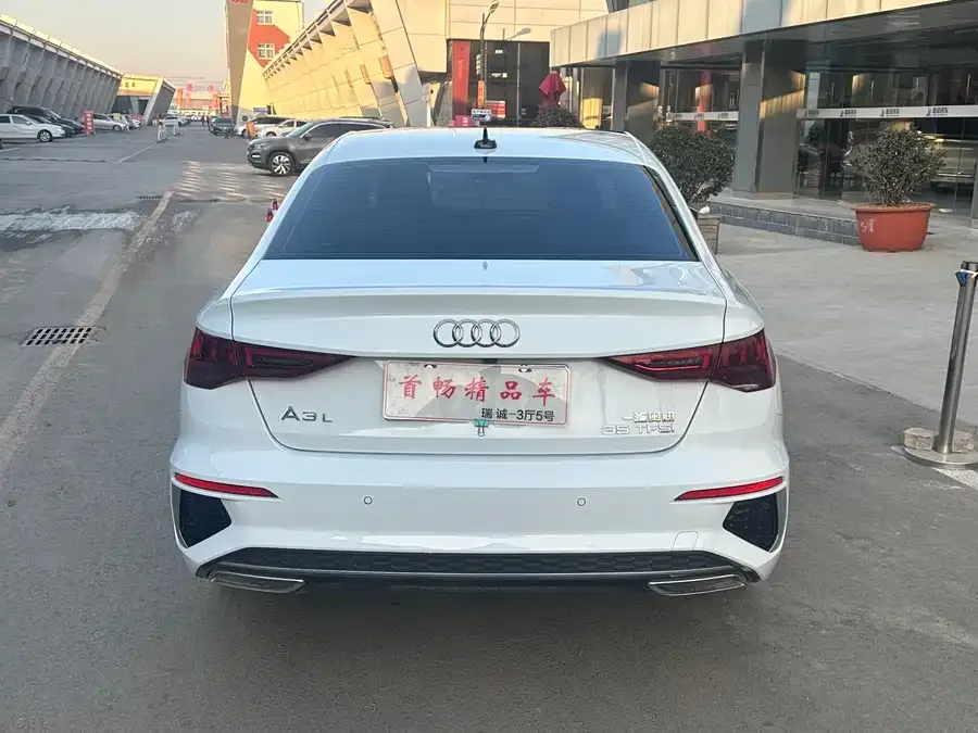 Audi A3 2024 A3L Limousine 35 TFSI Fashion Sports 2024 — миниатюра 4
