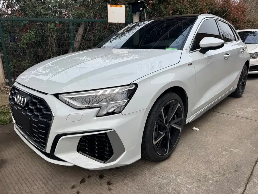 Audi A3 2024 Sportback 35 TFSI stylish and sporty 2024 — фото 1, купить с доставкой в Москву
