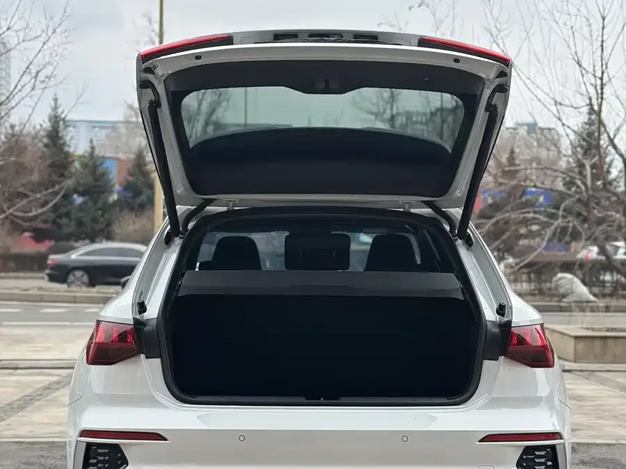 Audi A3 2024 Sportback 35 TFSI stylish and sporty 2024 — миниатюра 4