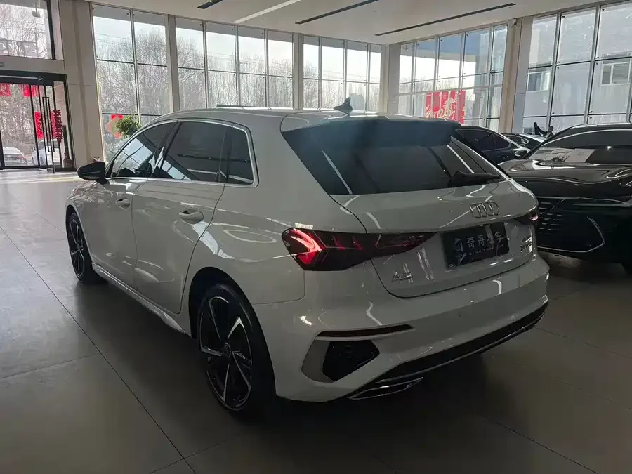 Audi A3 2024 Sportback 35 TFSI stylish and sporty 2024 — миниатюра 2