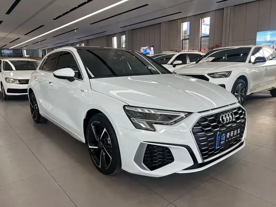 Audi A3 2024 Sportback 35 TFSI stylish and sporty 2024 — фото 1, купить с доставкой в Москву