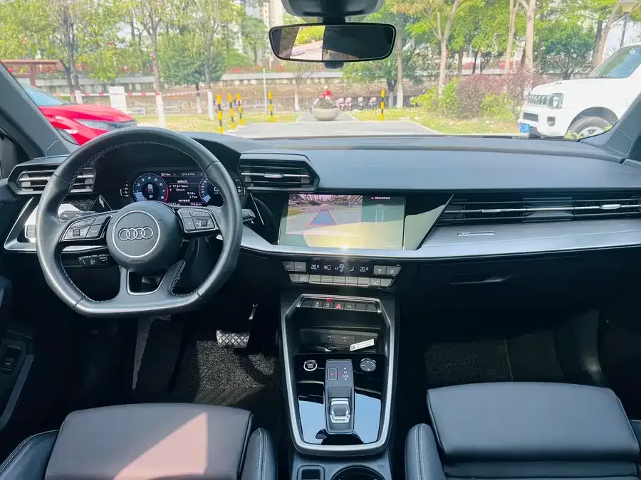 Audi A3 2024 Sportback 35 TFSI stylish and sporty 2024 — миниатюра 5