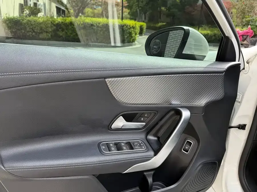 Mercedes-Benz Class A Mercedes-Benz A-Class 2023 A 200 L Dynamic Edition 2023 — миниатюра 2