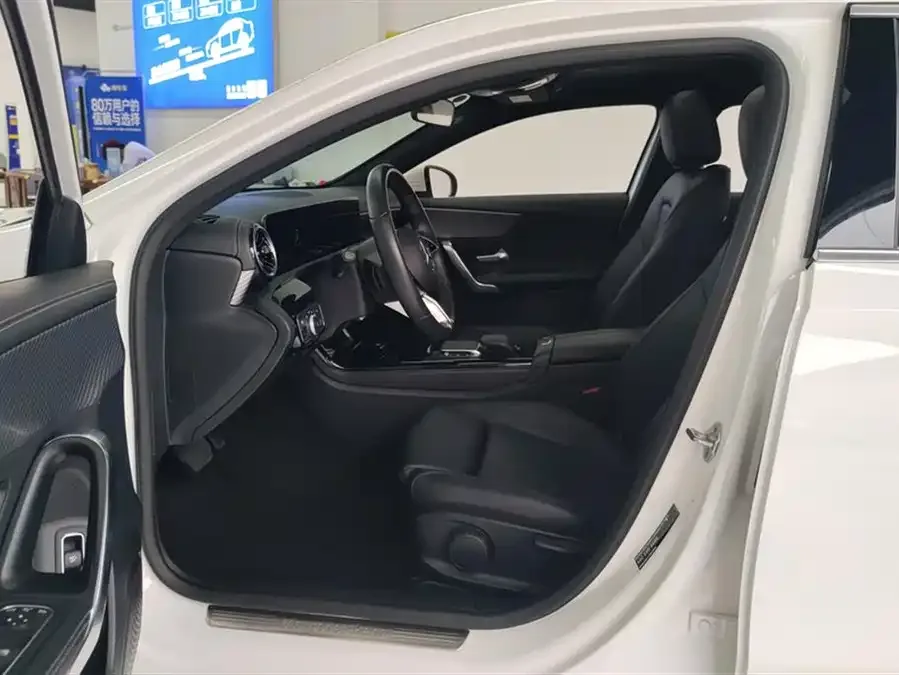 Mercedes-Benz Class A Mercedes-Benz A-Class 2023 A 200 L Dynamic Edition 2024 — миниатюра 3