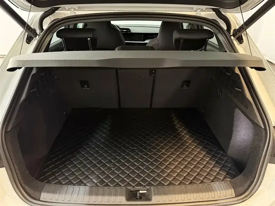 Audi A3 2024 Sportback 35 TFSI stylish and sporty 2024 — миниатюра 4