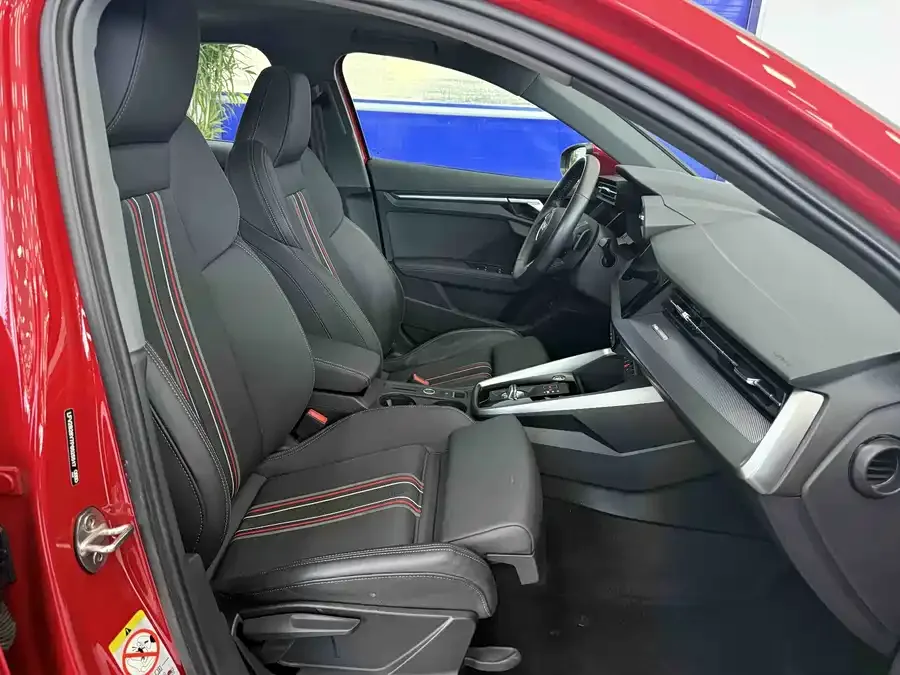 Audi A3 2023 Sportback 35 TFSI stylish and sporty 2023 — миниатюра 3
