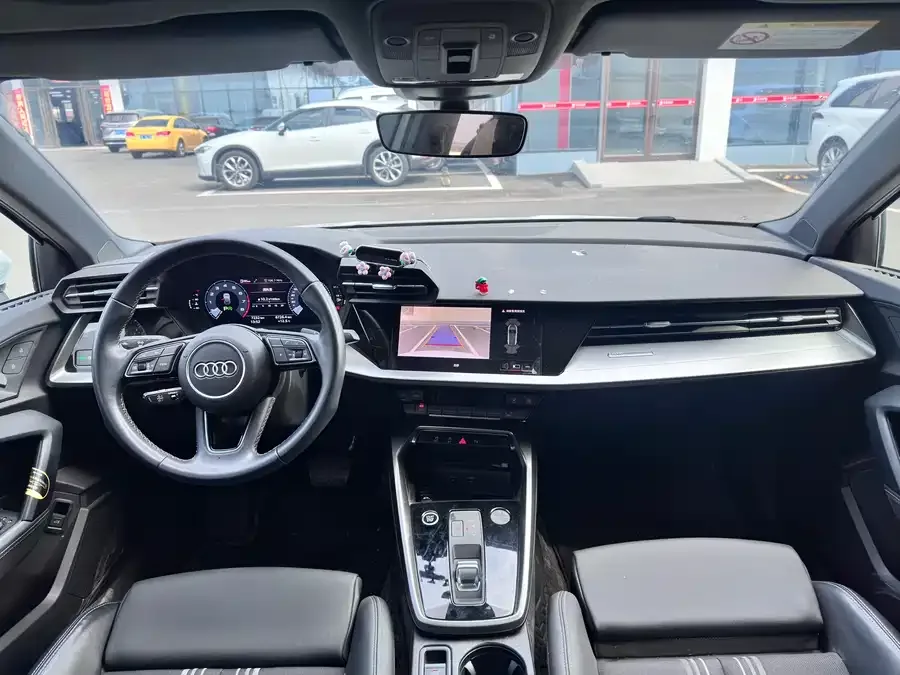 Audi A3 2024 Sportback 35 TFSI stylish and sporty 2024 — миниатюра 3