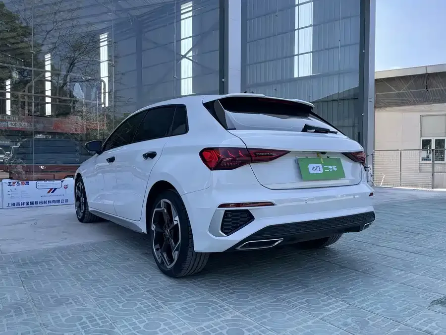 Audi A3 2023 facelift Sportback 35 TFSI luxury sports model 2023 — миниатюра 2