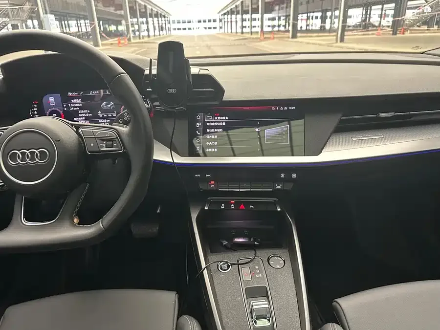 Audi A3 2024 A3L Limousine 35 TFSI Fashion Sports 2024 — миниатюра 4