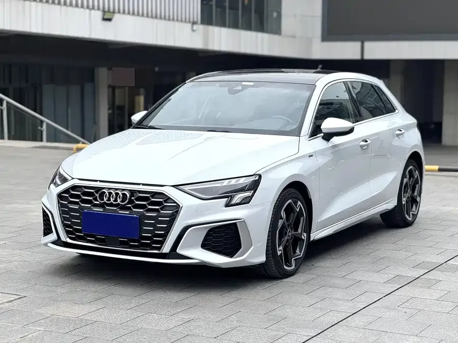 Audi A3 2023 Sportback 35 TFSI Luxurious and Elegant Model 2023 — фото 1, купить с доставкой в Москву