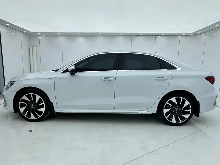 Audi A3 2022 A3L Limousine 35 TFSI Fashion Sports 2023 — миниатюра 3