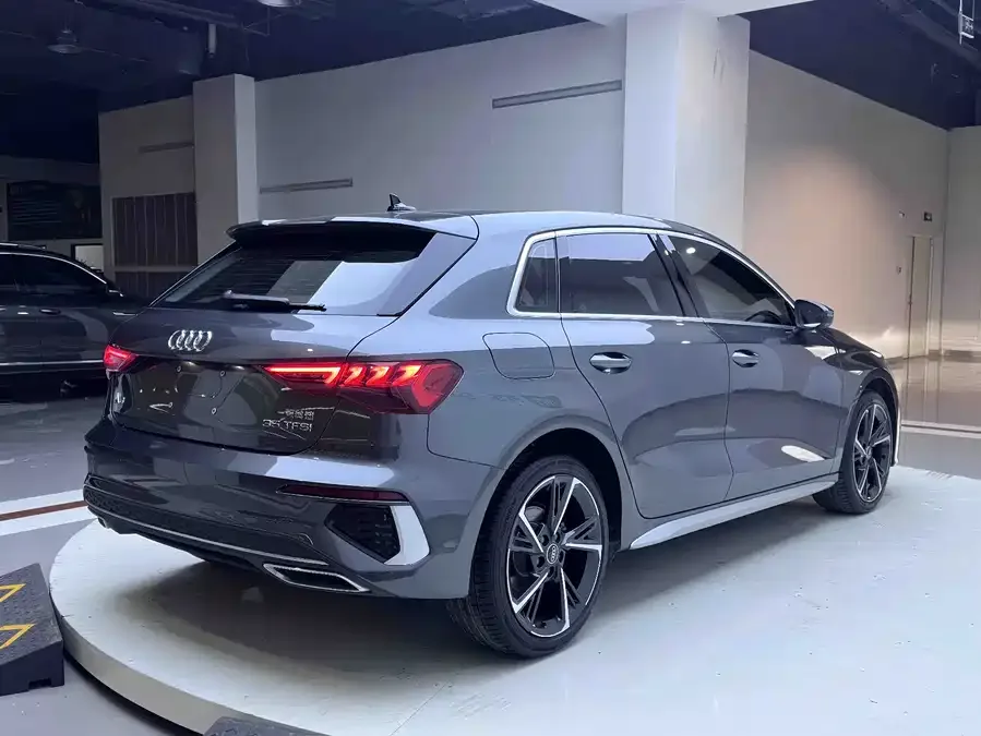 Audi A3 2023 facelift Sportback 35 TFSI stylish and sporty 2023 — миниатюра 2