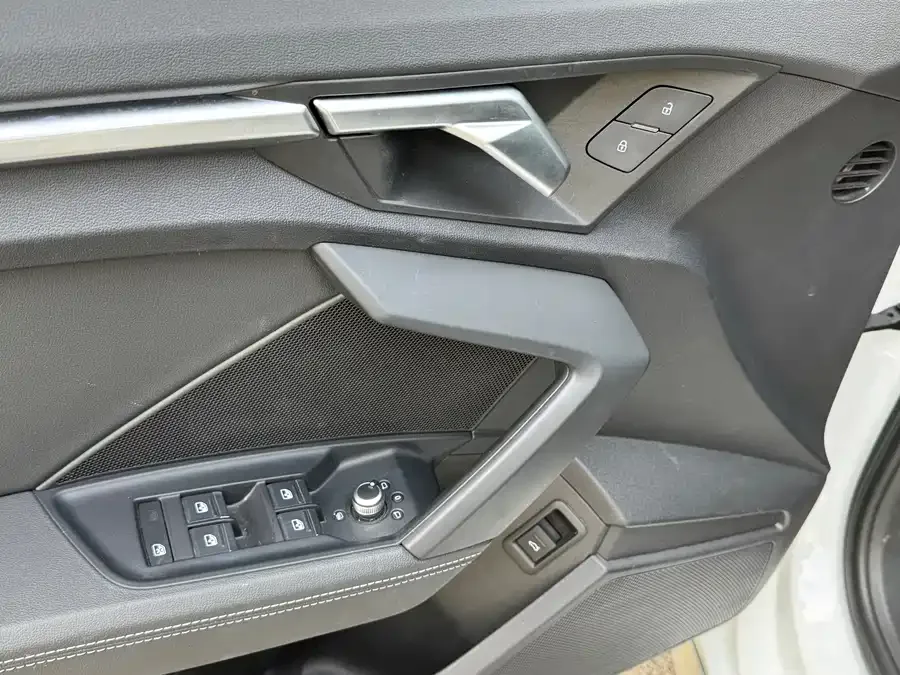 Audi A3 2023 A3L Limousine 35 TFSI Fashion Sports 2023 — миниатюра 4