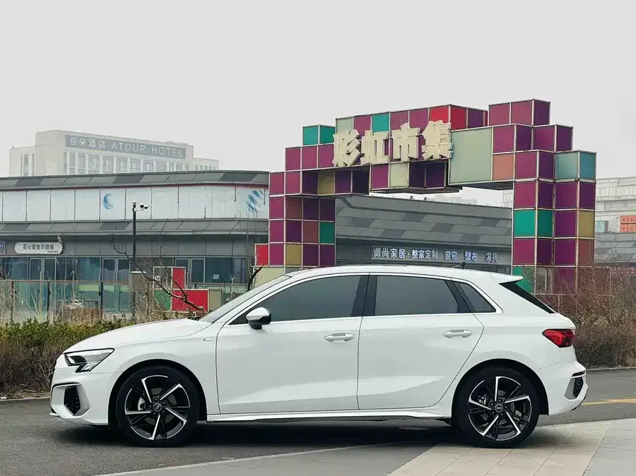 Audi A3 2024 Sportback 35 TFSI stylish and sporty 2024 — миниатюра 2