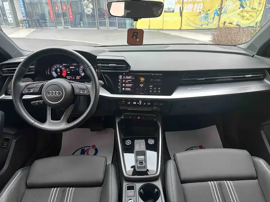 Audi A3 2024 Sportback 35 TFSI stylish and sporty 2024 — миниатюра 3