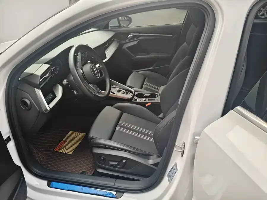 Audi A3 2024 Sportback 35 TFSI stylish and sporty 2024 — миниатюра 2