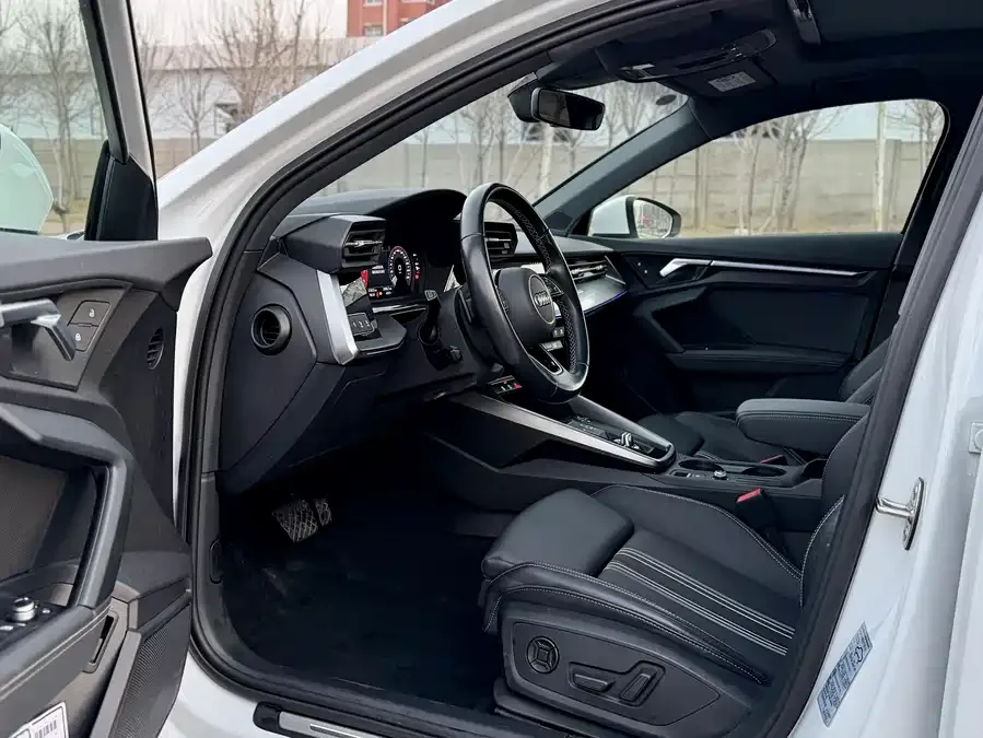 Audi A3 2024 Sportback 35 TFSI stylish and sporty 2024 — миниатюра 2