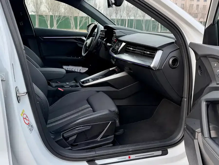 Audi A3 2024 Sportback 35 TFSI stylish and sporty 2024 — миниатюра 4