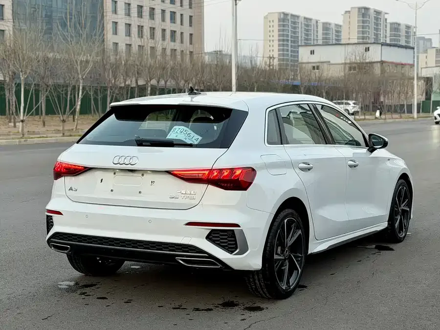 Audi A3 2024 Sportback 35 TFSI stylish and sporty 2024 — миниатюра 5