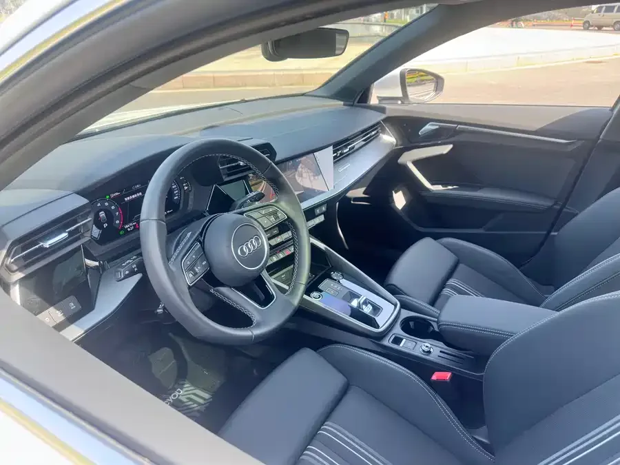 Audi A3 2024 Sportback 35 TFSI stylish and sporty 2024 — миниатюра 2