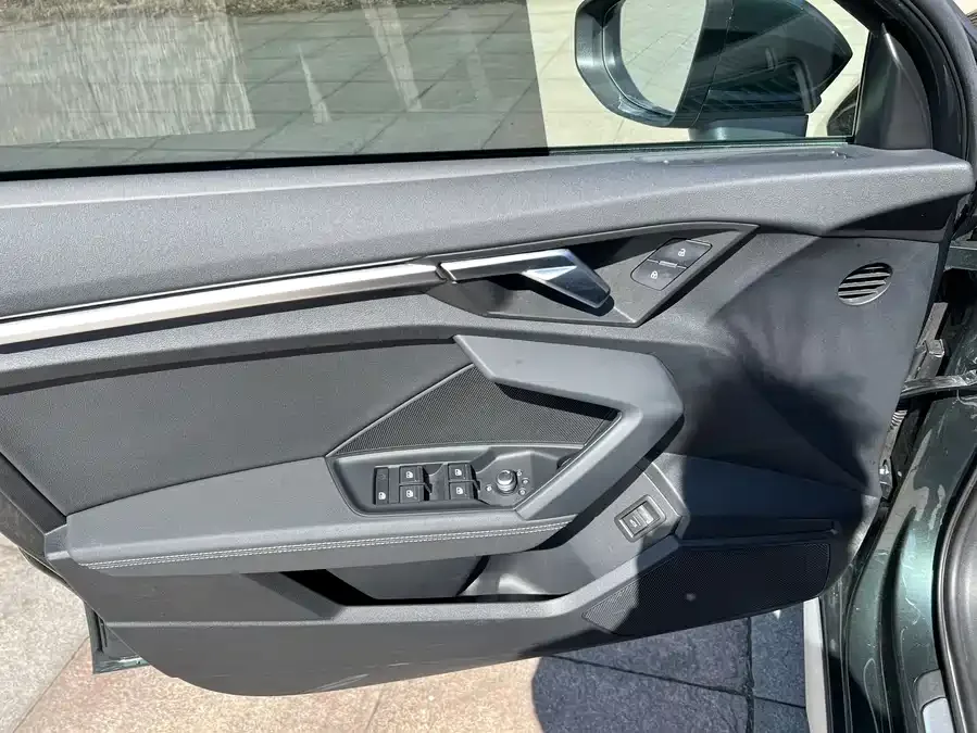 Audi A3 2023 facelift A3L Limousine 35 TFSI stylish and sporty 2023 — миниатюра 5