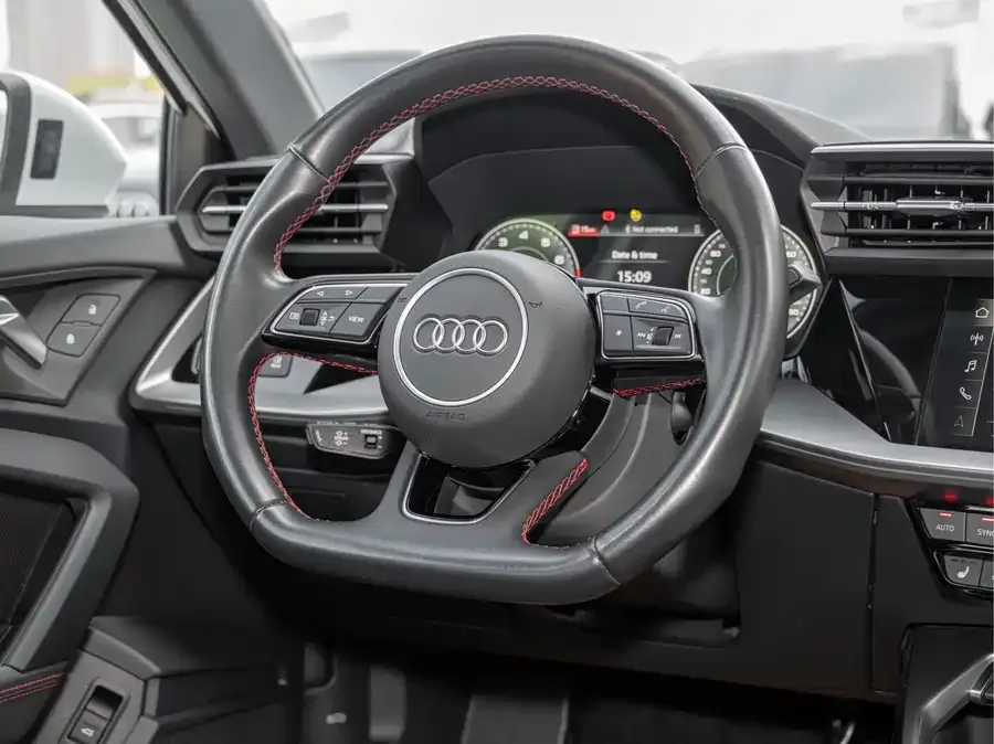 Audi A3 2023 A3L Limousine 35 TFSI Luxury Sports 2023 — миниатюра 4