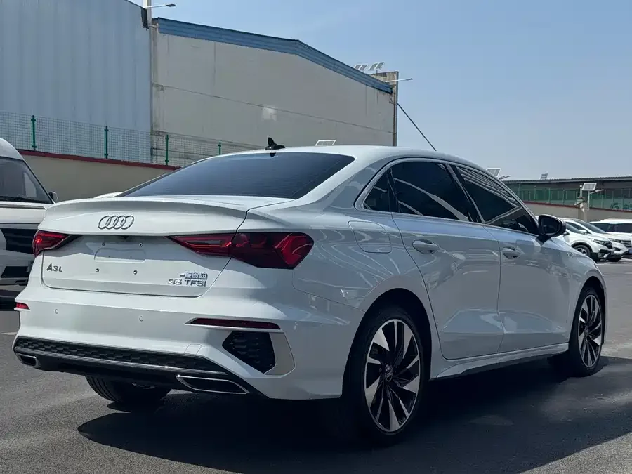 Audi A3 2023 A3L Limousine 35 TFSI Fashion Sports 2023 — миниатюра 2