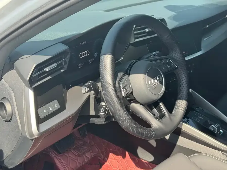 Audi A3 2023 A3L Limousine 35 TFSI Fashion Sports 2023 — миниатюра 3