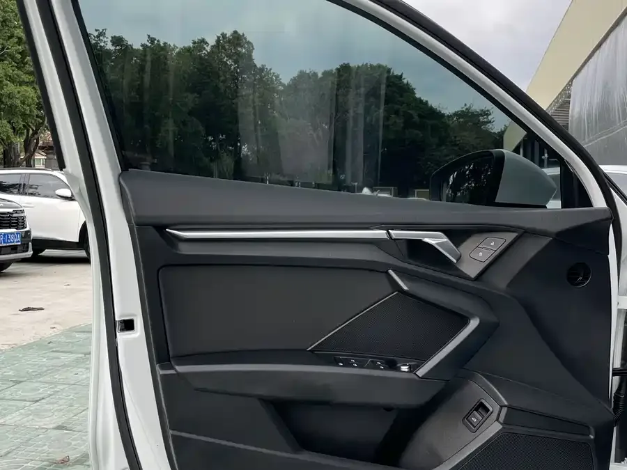 Audi A3 2023 facelift A3L Limousine 35 TFSI aggressive and sporty 2023 — миниатюра 4