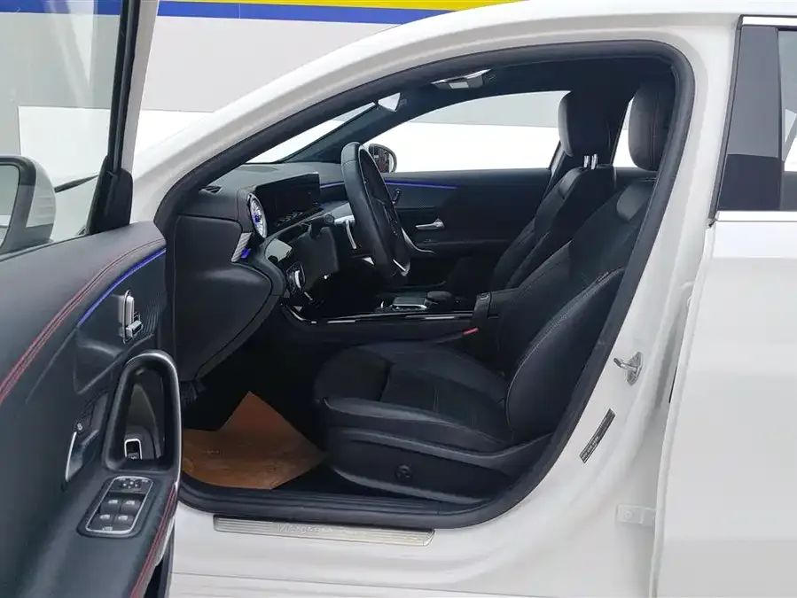 Mercedes-Benz Class A Mercedes-Benz A-Class 2023 A 200 L Fashion Edition 2024 — миниатюра 3