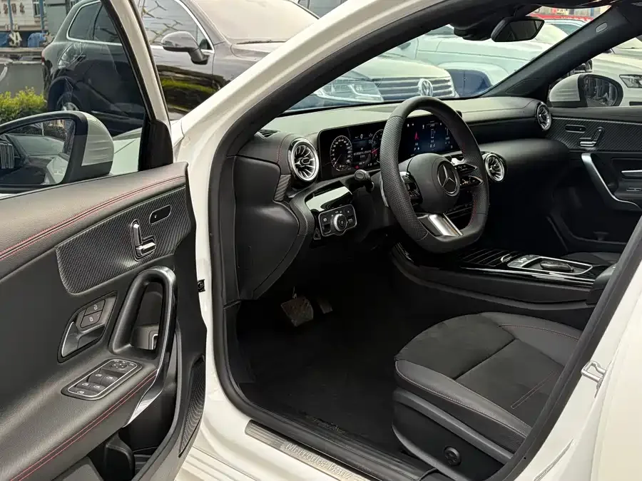Mercedes-Benz Class A Mercedes-Benz A-Class 2025 A 200 L Fashion Edition 2025 — миниатюра 4