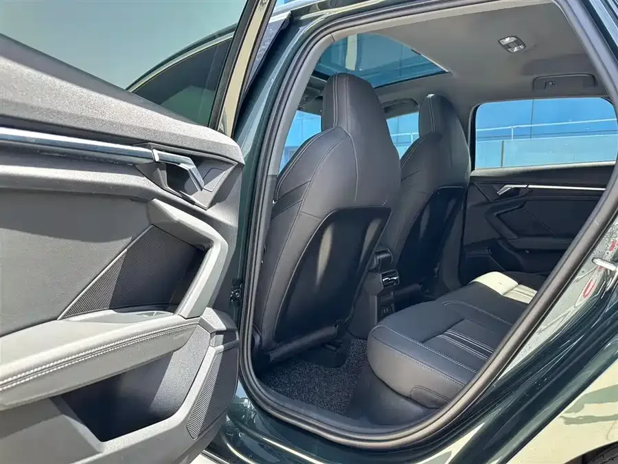 Audi A3 2023 Sportback 35 TFSI stylish and sporty 2023 — миниатюра 3