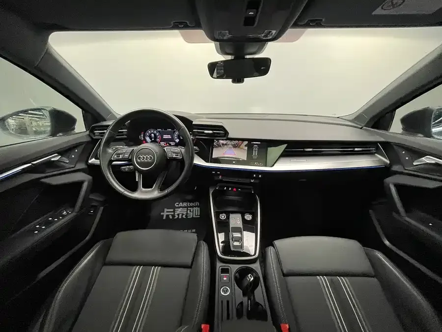 Audi A3 2024 Sportback 35 TFSI stylish and sporty 2024 — миниатюра 3