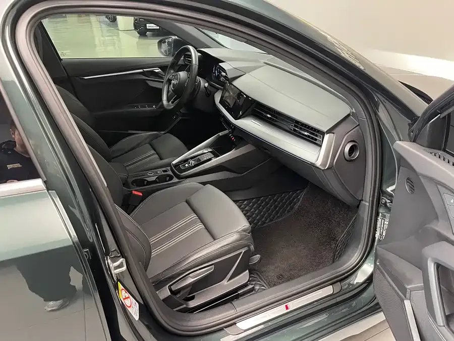 Audi A3 2024 Sportback 35 TFSI stylish and sporty 2024 — миниатюра 4