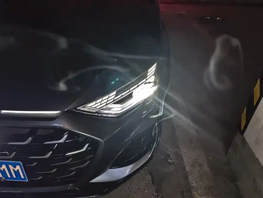 Audi A3 2025 Sportback 35TFSI Flying Spur Premium Edition 2025 — миниатюра 2