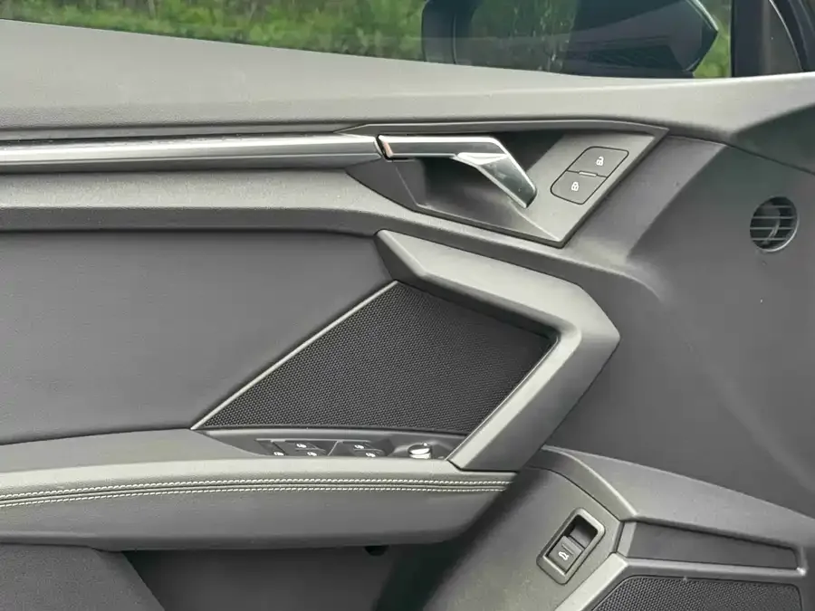 Audi A3 2023 Sportback 35 TFSI stylish and sporty 2023 — миниатюра 3