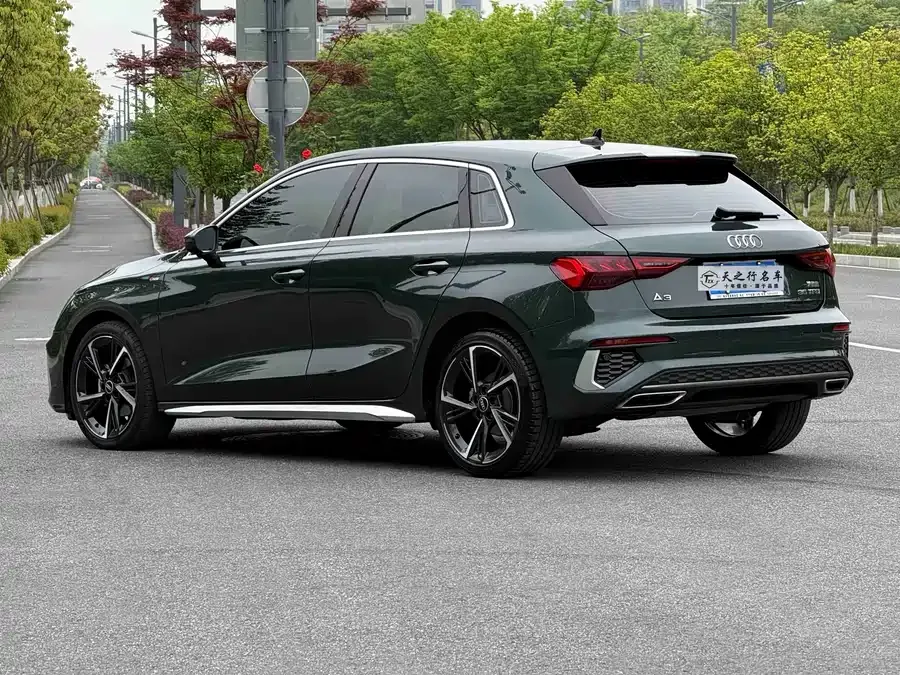 Audi A3 2023 Sportback 35 TFSI stylish and sporty 2023 — миниатюра 4