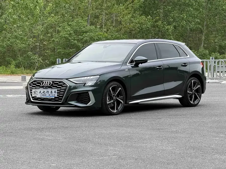 Audi A3 2023 Sportback 35 TFSI stylish and sporty 2023 — фото 1, купить с доставкой в Москву