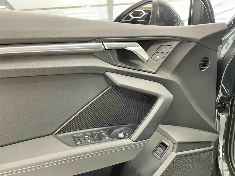 Audi A3 2024 A3L Limousine 35 TFSI Fashion Sports 2024 — миниатюра 2