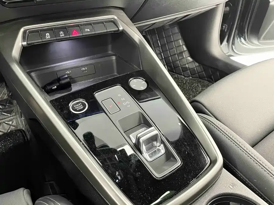 Audi A3 2024 A3L Limousine 35 TFSI Fashion Sports 2024 — миниатюра 4