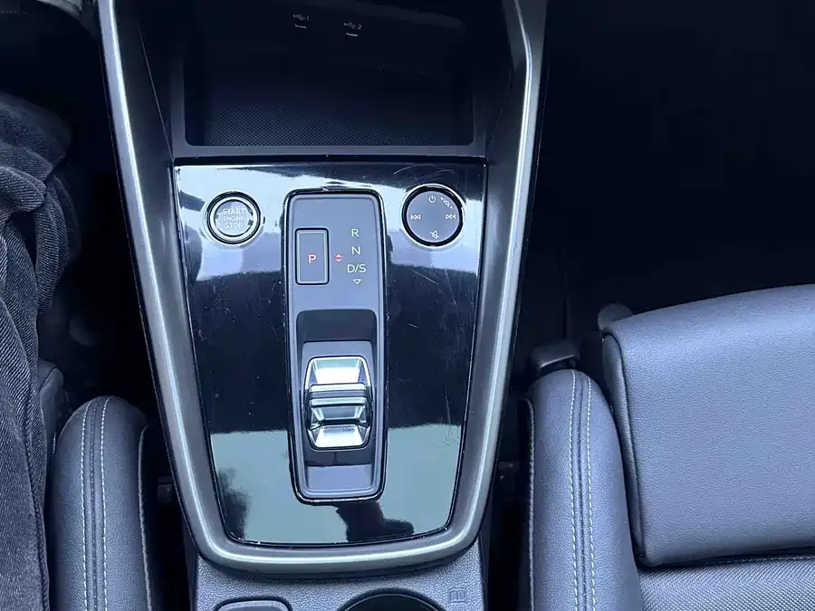 Audi A3 2023 Sportback 35 TFSI stylish and sporty 2023 — миниатюра 5