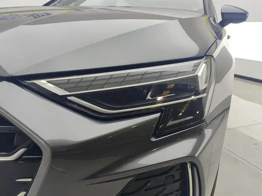 Audi A3 2025 A3L Limousine 35TFSI Flying Spur Premium Edition 2025 — миниатюра 2